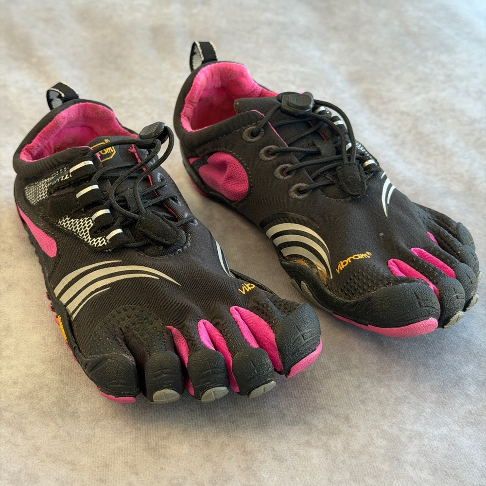 Vibram Women's Black and Pink size 38